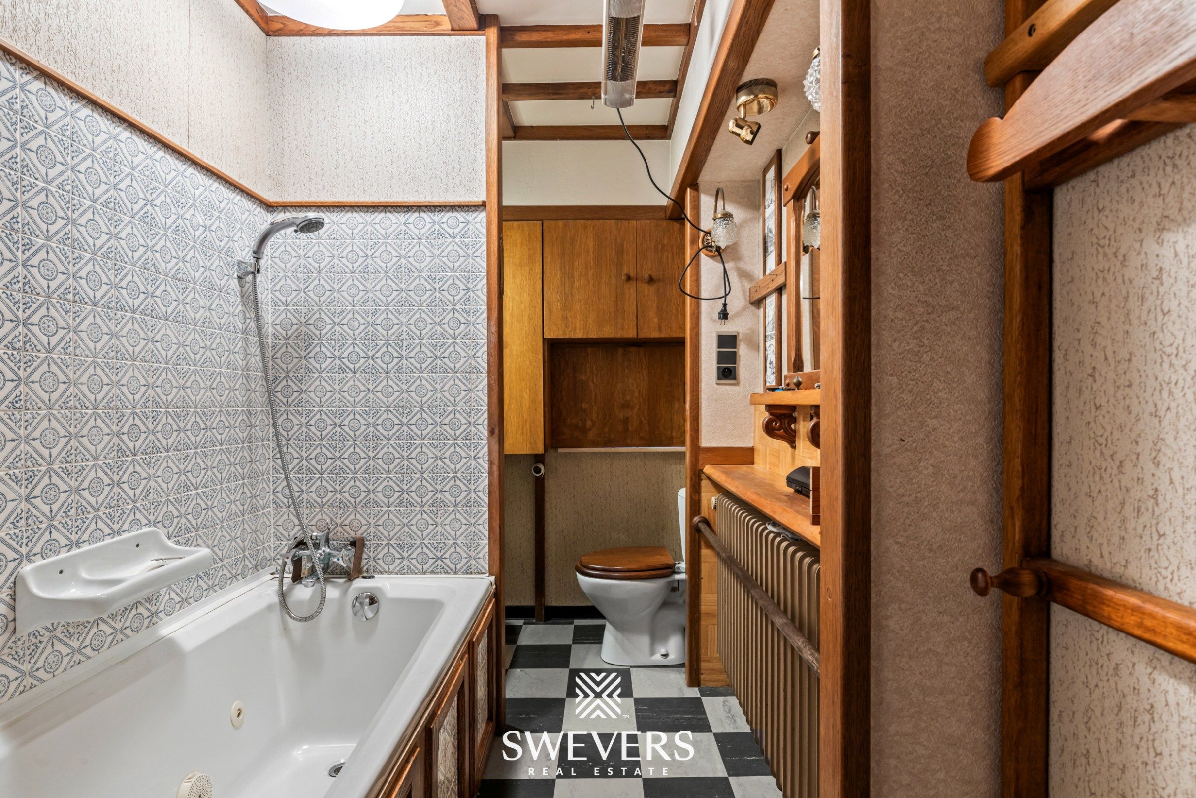 Ruime, te renoveren woning op 7a60 in centrum-Zonhoven foto 13