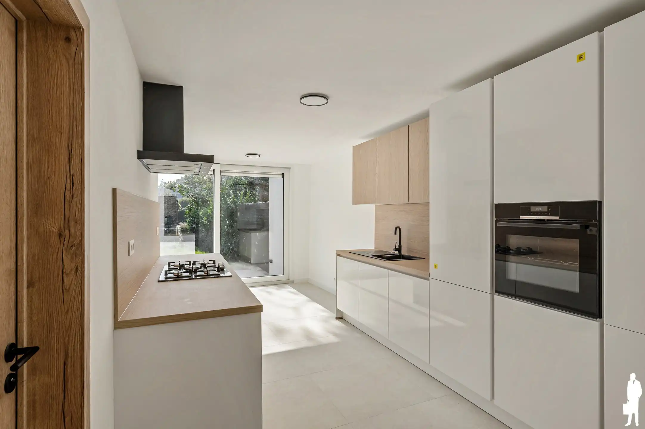 Volledig gerenoveerde en instapklare woning met zonnige tuin te Brasschaat! foto 7