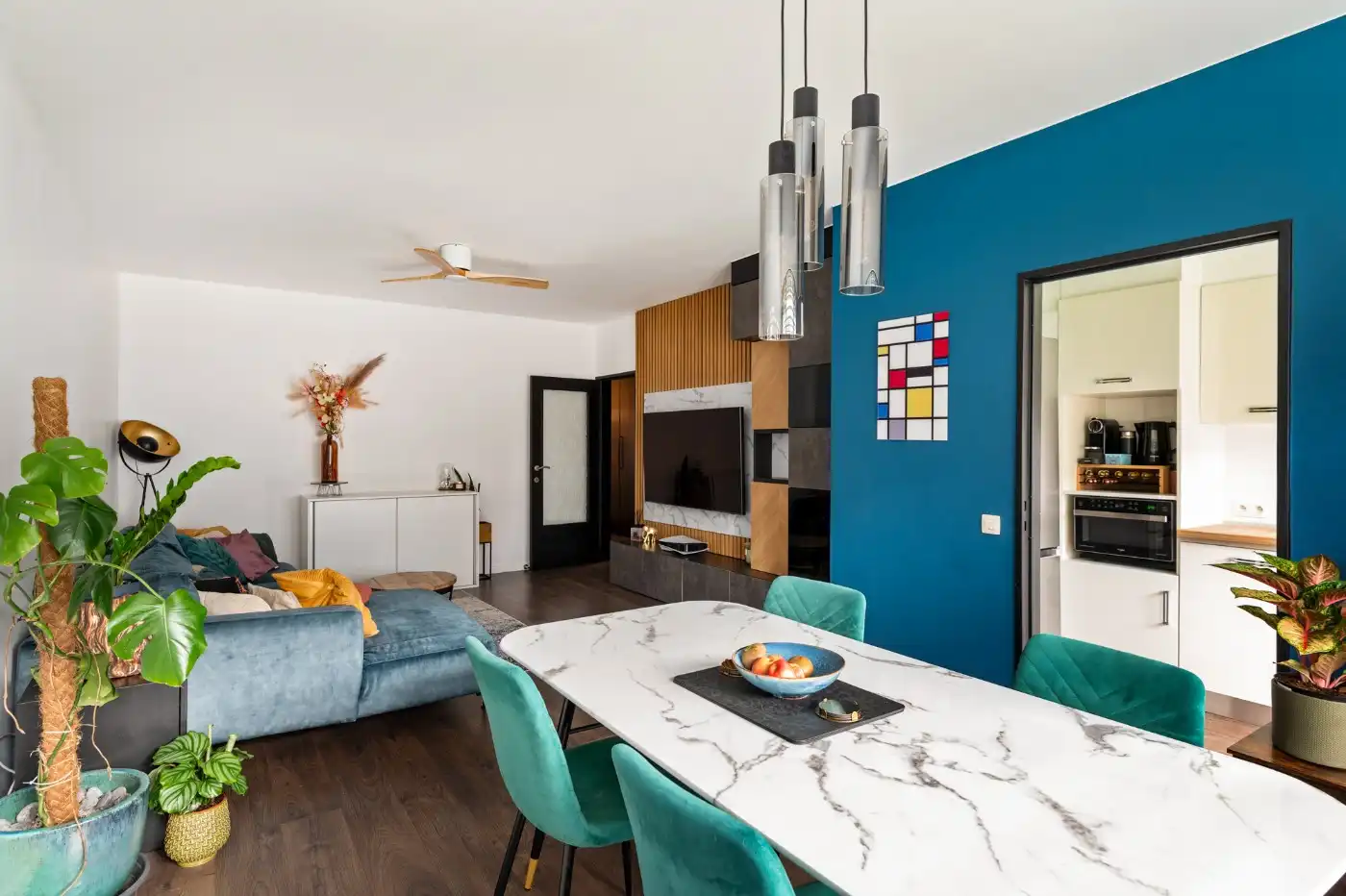 Keurig gerenoveerd, gelijkvloers appt. met 2 slpk., terrasje en garagebox foto 4