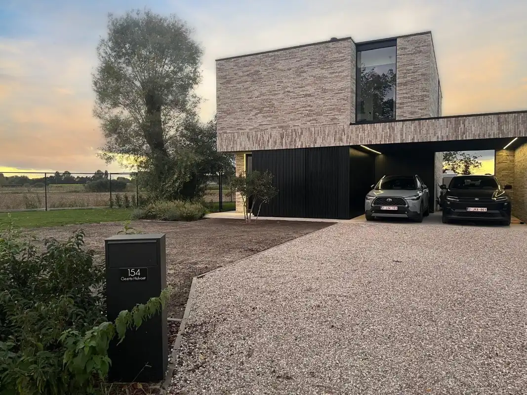Energieneutrale nieuwbouw (2024) op 876 m² te Oudegem foto {{pictureIndex}}