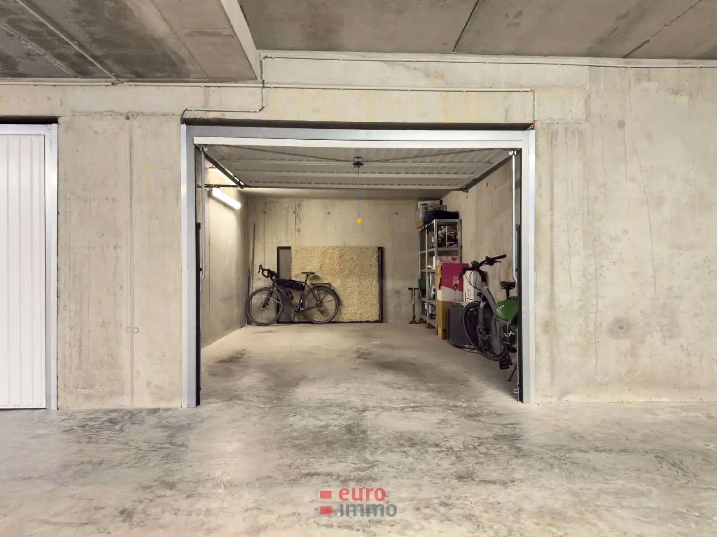 Ruime garagebox langs de waterlijn van Nieuwpoort-Stad! foto 2