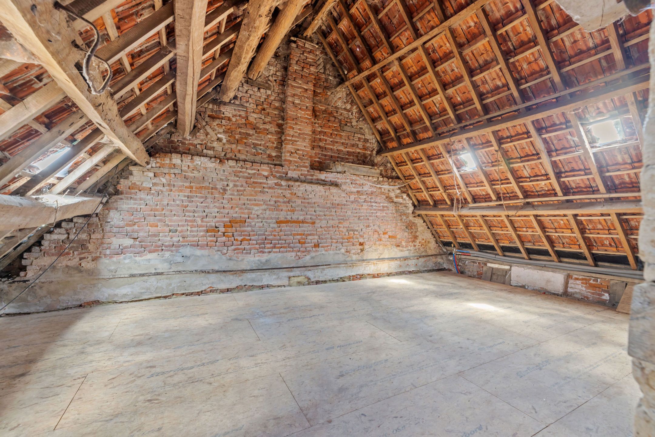 Te renoveren hoeve met schuur, loods en prachtige zichten foto 17