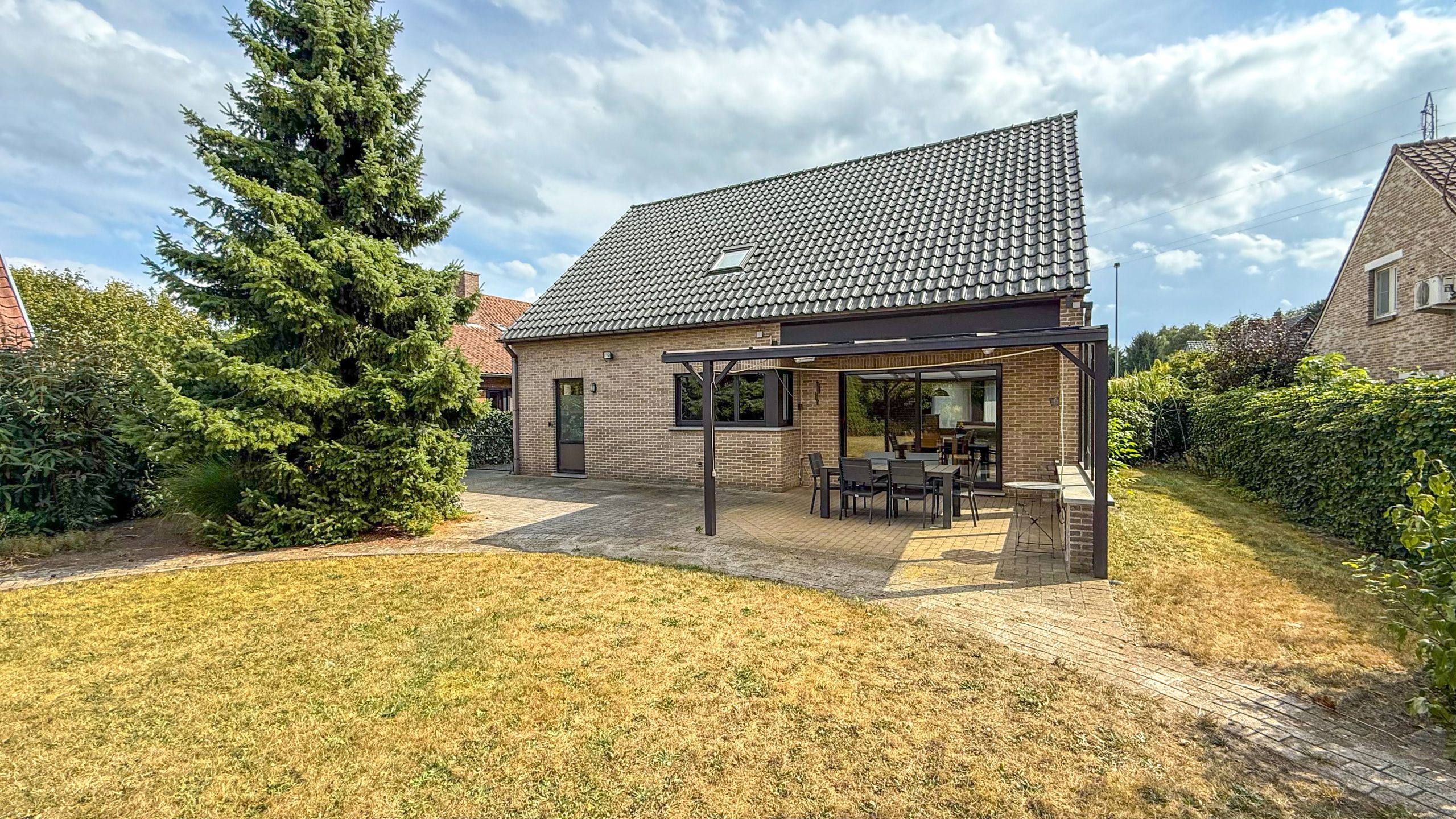 Ruime gezinswoning met 4 tot 5 slpkms en grote omheinde tuin! foto 40