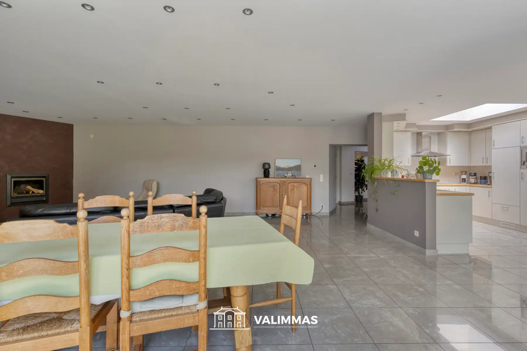 Zeer ruime woning met praktijkruimte, garage & tuin... foto 5