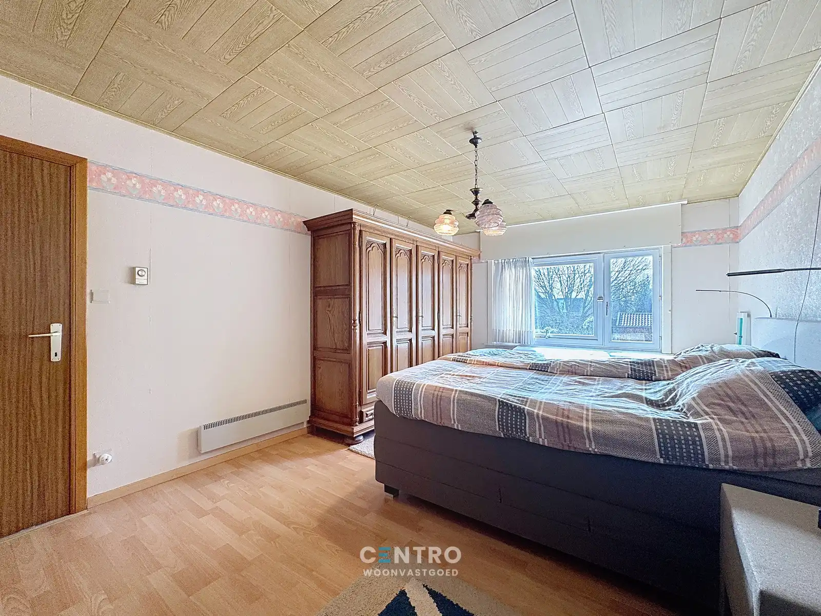 Interessante woning te Oekene met 5 slpks, garage én 4 parkeerplaatsen! foto 11