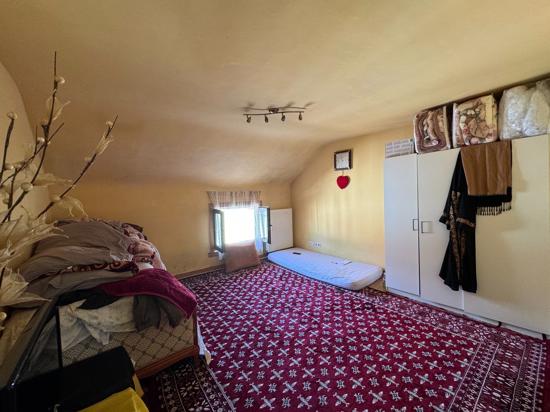 OPBRENGSTEIGENDOM MET 4 KAMERS EN 1 STUDIO foto 19