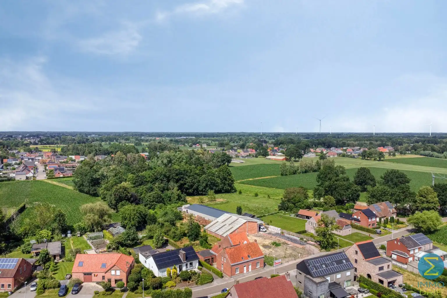 Nabij groene omgeving gelegen te renoveren woning op 567m² foto 2
