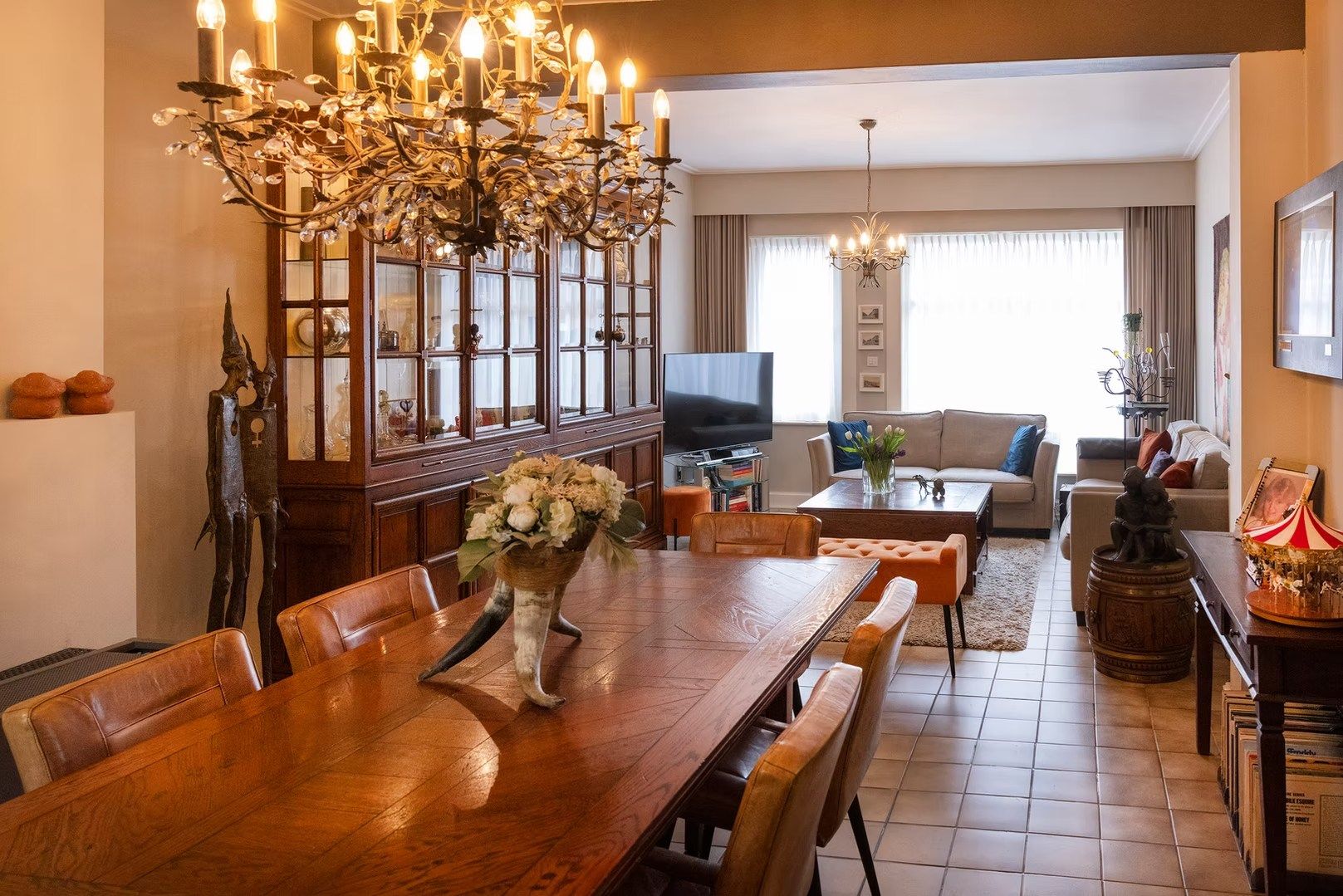 CHARMEVOLLE WONING MET GARAGE  foto 3