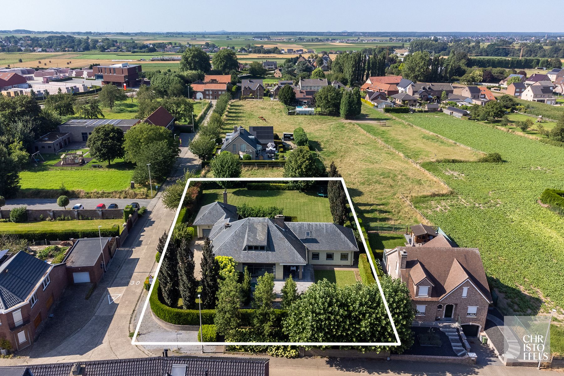 Riante gezinswoning (298 m²) met parktuin in Kesselt (Lanaken)! foto 2