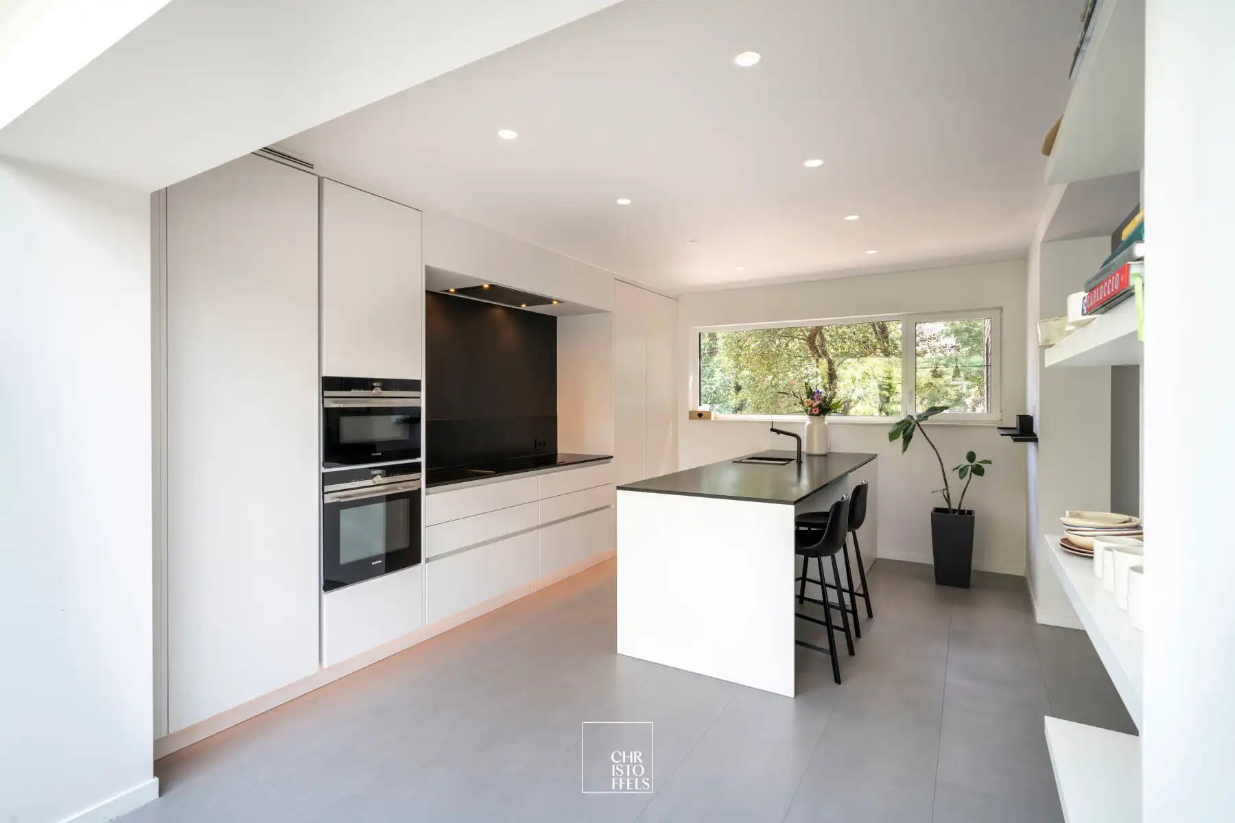 Eigentijdse gerenoveerde villa op een riant perceel van 1.986 m² foto 21
