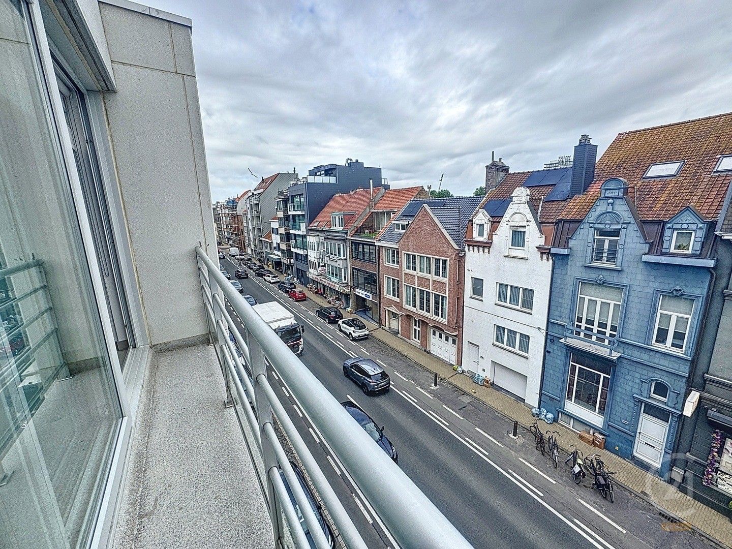 Instapklaar appartement met terras in Oostende foto 18