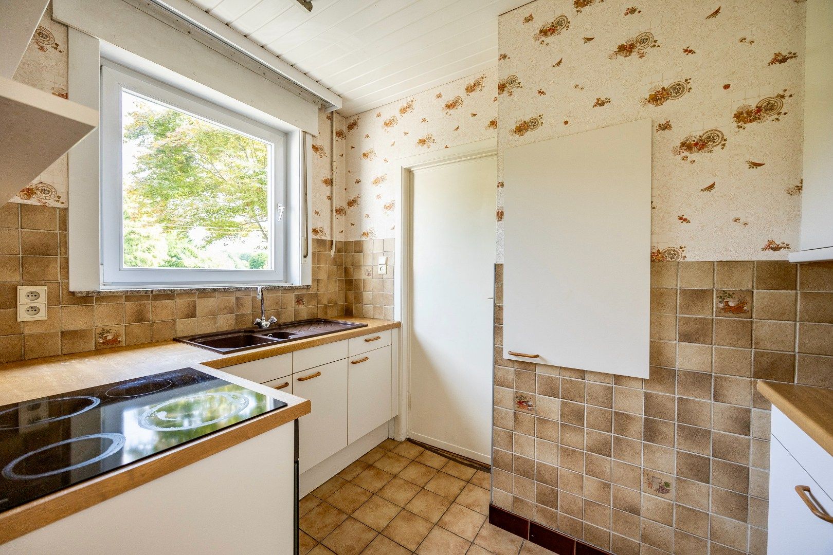 Solide woning met 3 slpks, bureau en tuin op +-10are foto 9