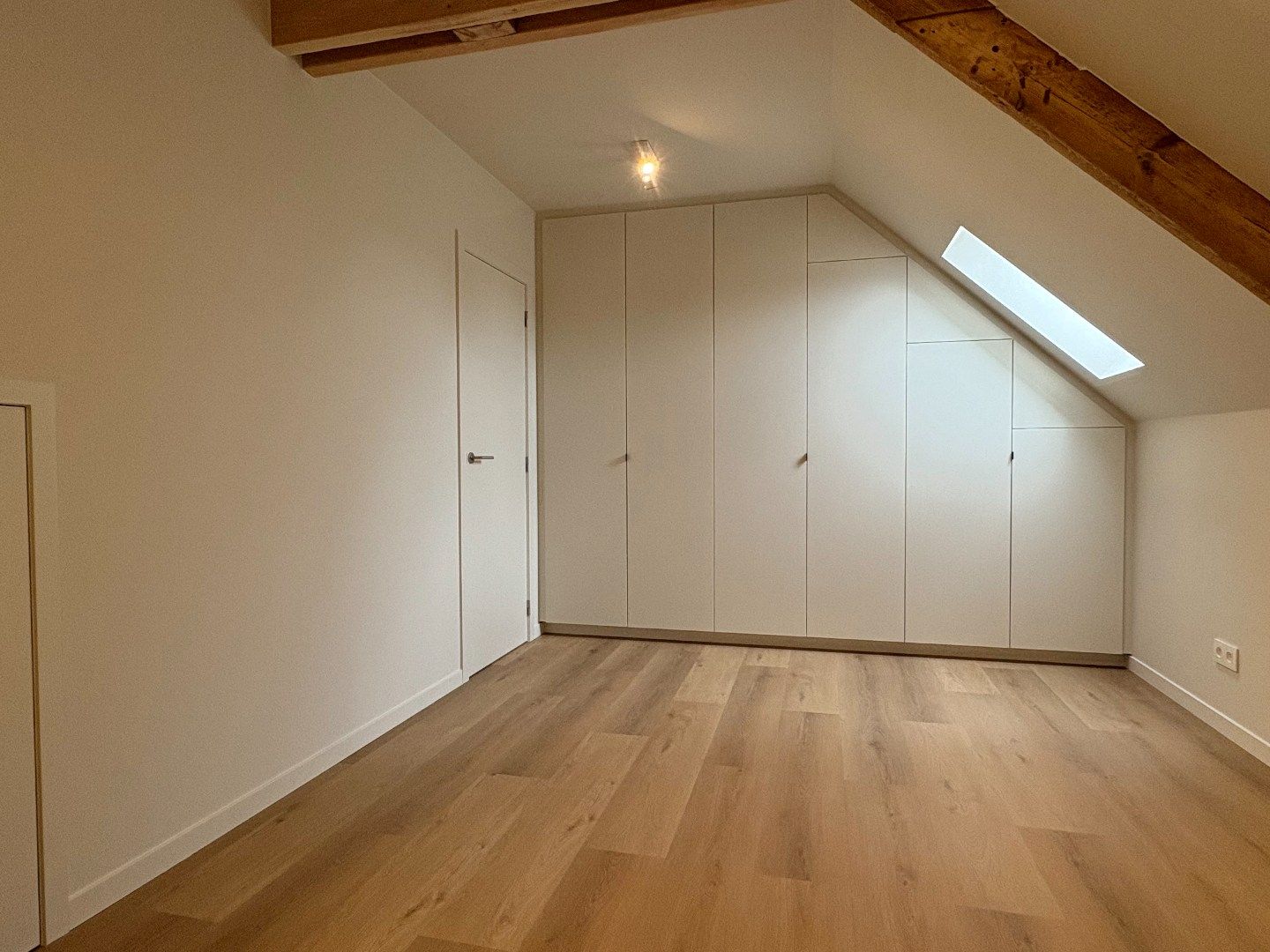 Volledig gerenoveerde woning met hoogwaardige, stijlvolle materialen te koop in Kuurne. foto 17