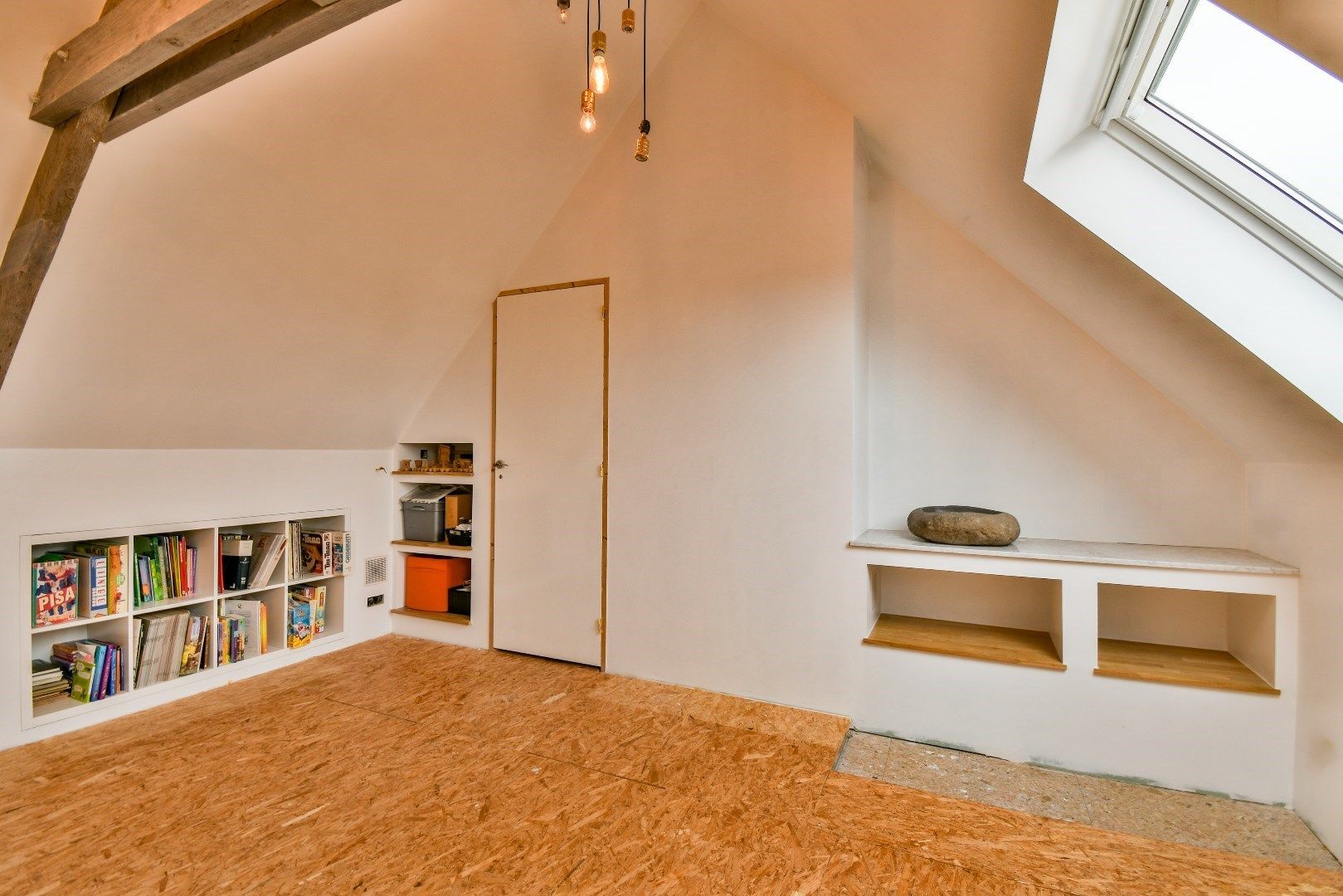 Te renoveren woning in het hart van Torhout! foto 13