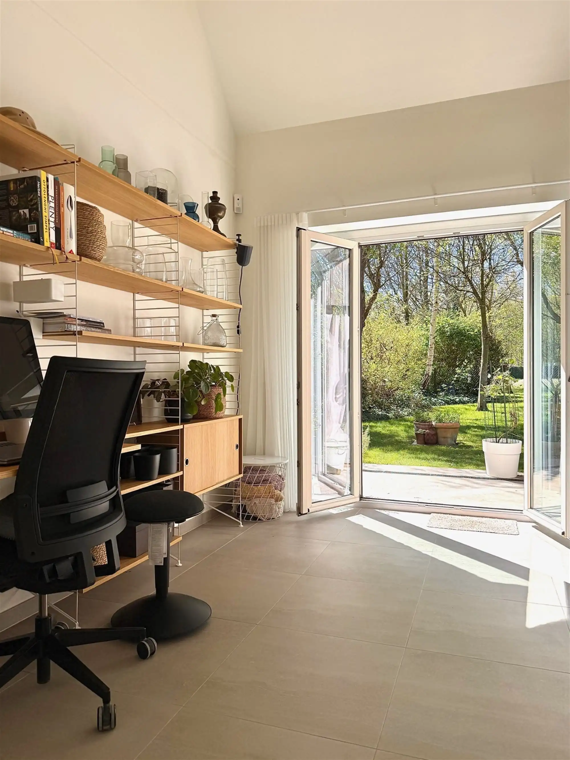 Instapklare charmante DORPSWONING met 3 slpks, 2 badks en tuin foto 8