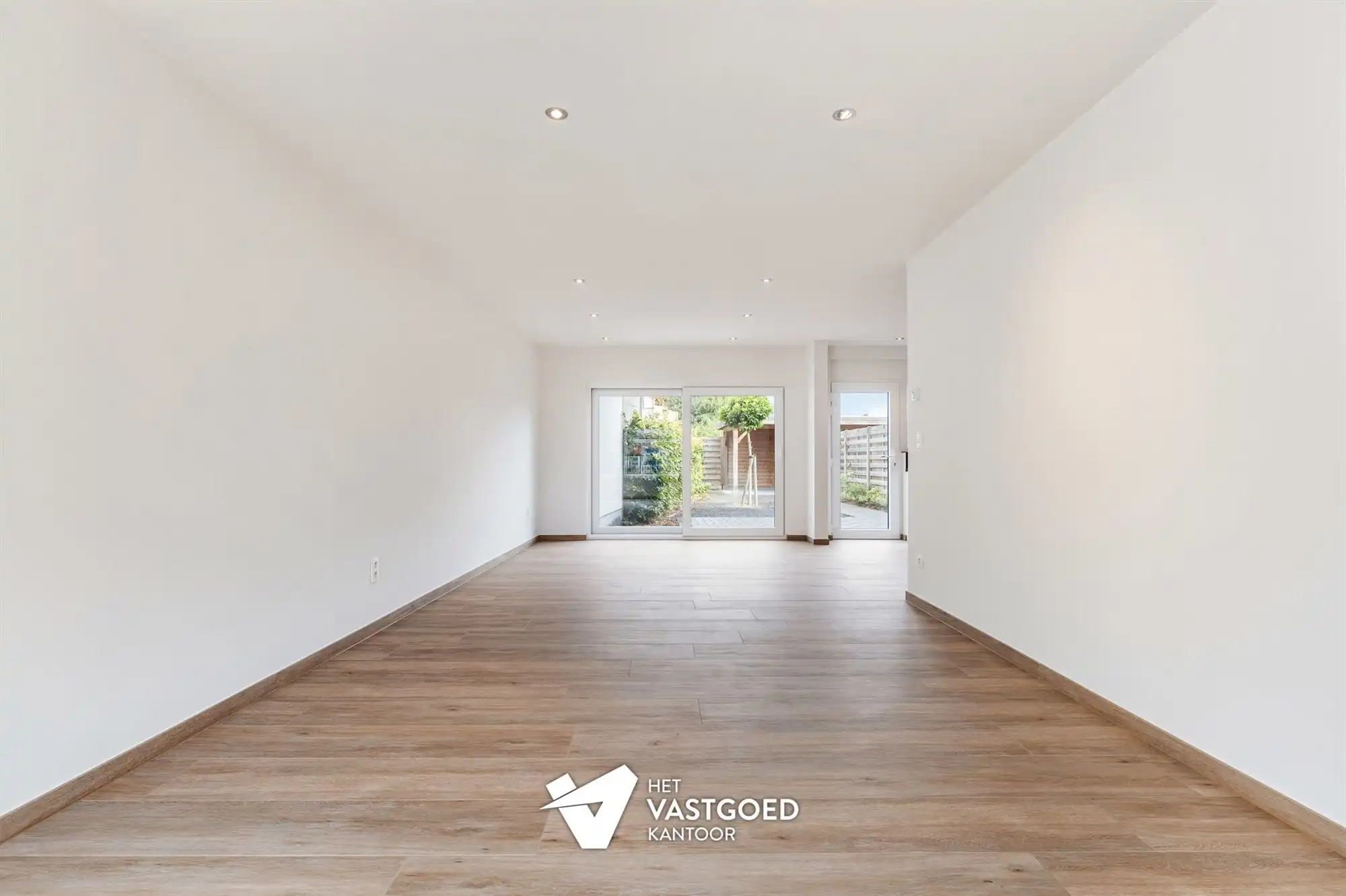 KWALITATIEF GERENOVEERDE WONING VLAKBIJ CENTRUM foto 3