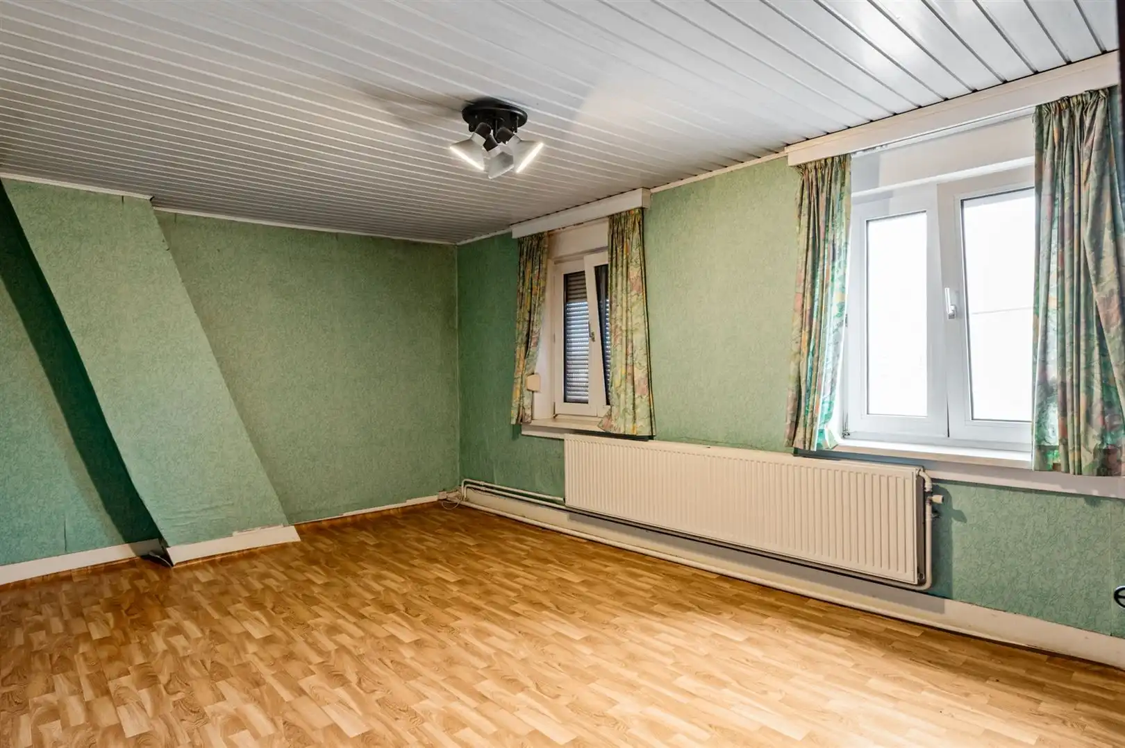 Te renoveren gezinswoning met 4 slaapkamers in dorpskern. foto 13