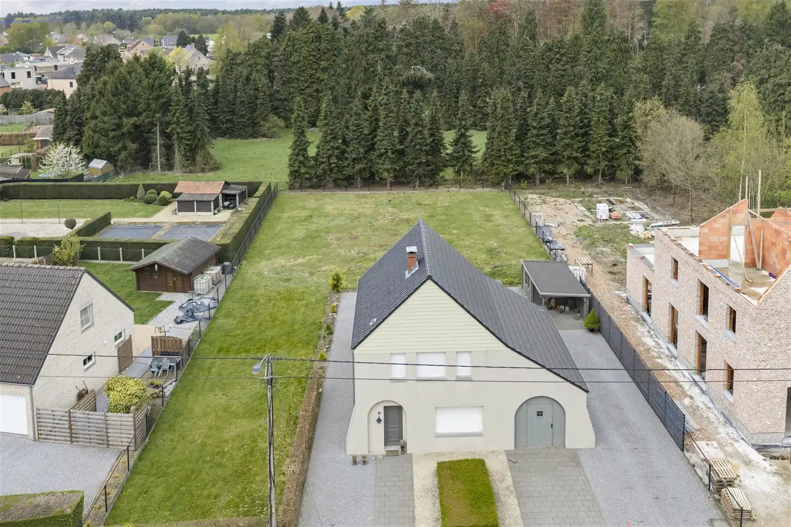 TE KOOP: Instapklare open bebouwing op een breed perceel van +13 are in Heppen! foto 2