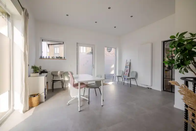 Gerenoveerde woning voor combinatie wonen/werken foto 16