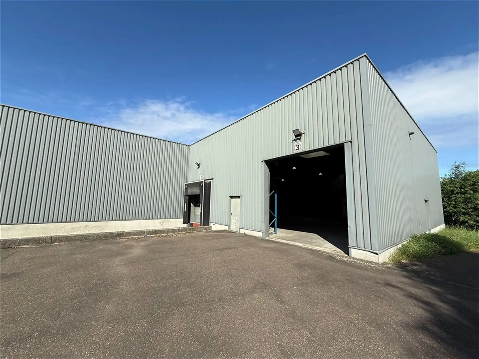 Polyvalent bedrijfsgebouw foto 3