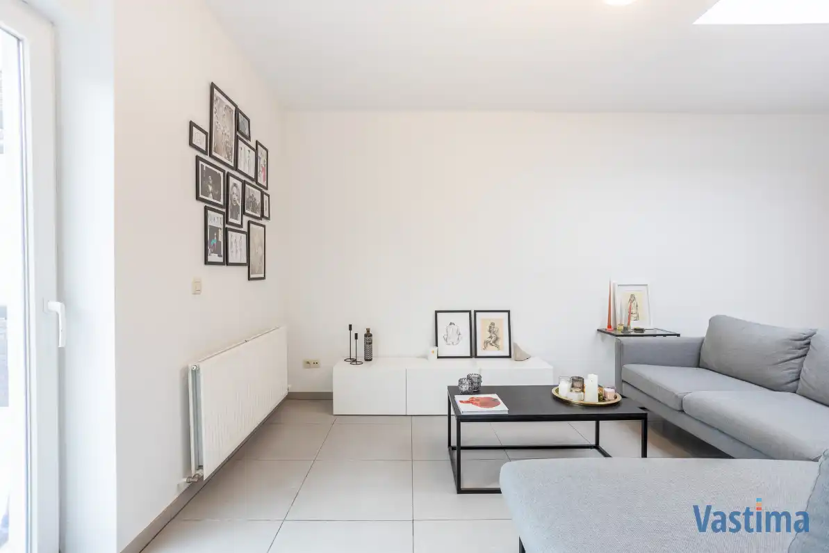 Woning in de stadsrand met 2 slaapkamers, dressing en tuin foto 7