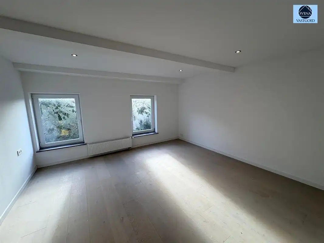 ZEER RUIME WONING MET 4 SLAAPKAMERS EN 2 GARAGES foto 18