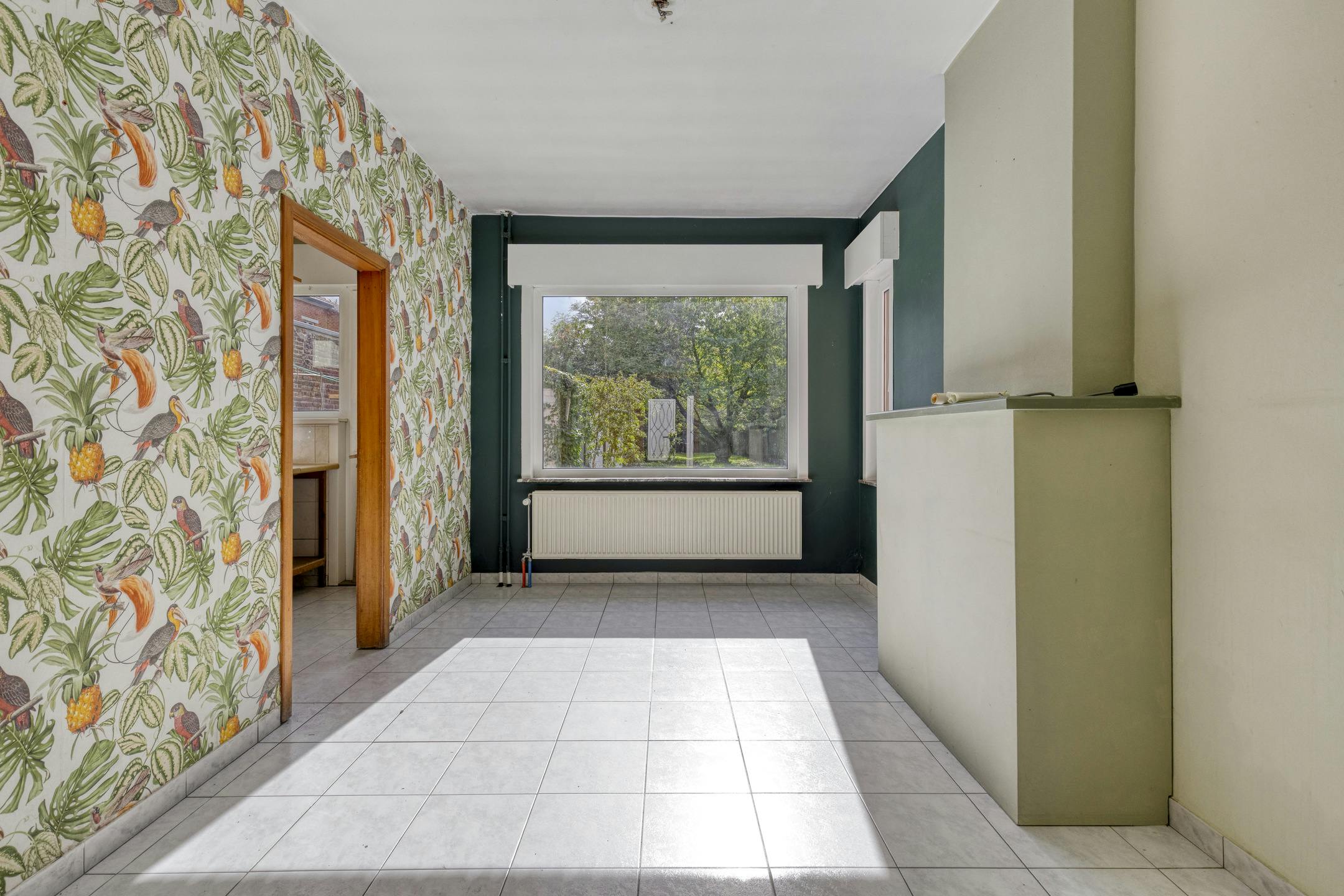 Ruime woning met tuin & potentieel in hartje Landegem foto 8