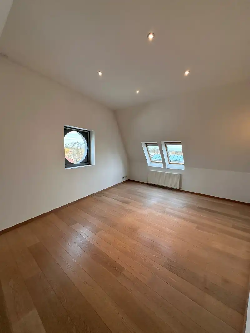 Ruim en lichtrijk 2-slaapkamerappartement met groot terras foto 7