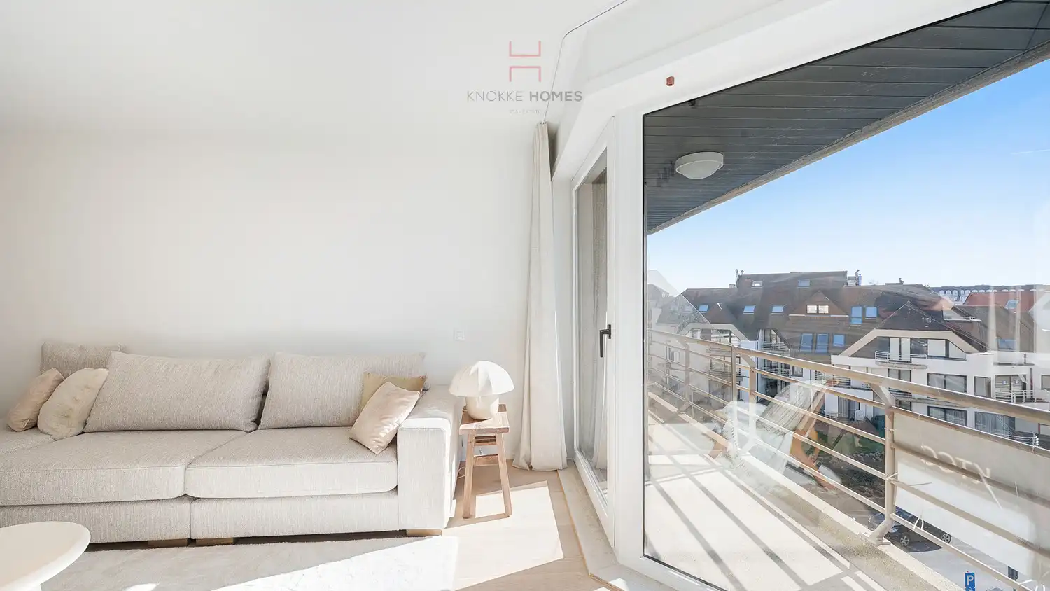 Stijlvol gerenoveerd appartement met zijdelings zeezicht in Duinbergen. foto 3