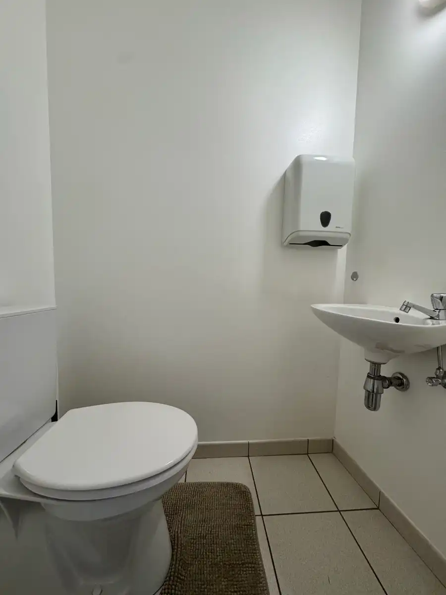 Gunstig gelegen kantoor foto 7