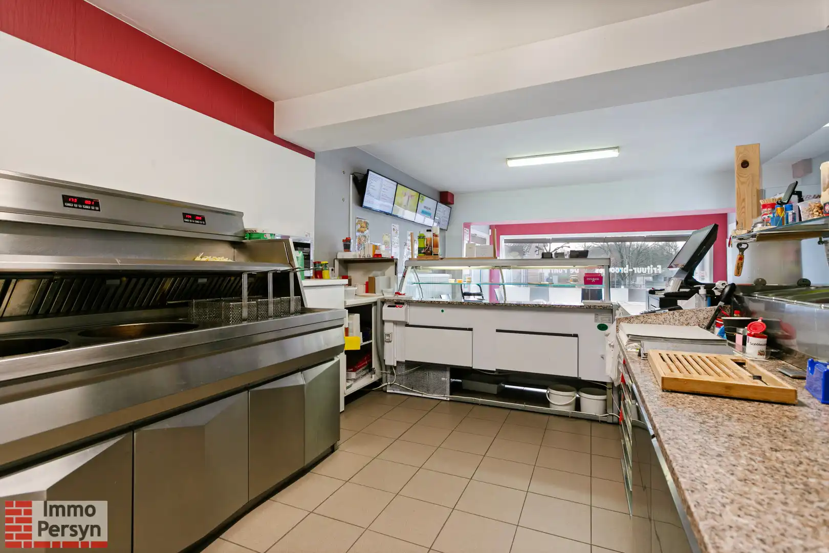 Handelspand met bovenliggend appartement en achterliggende bouwgrond. foto 7