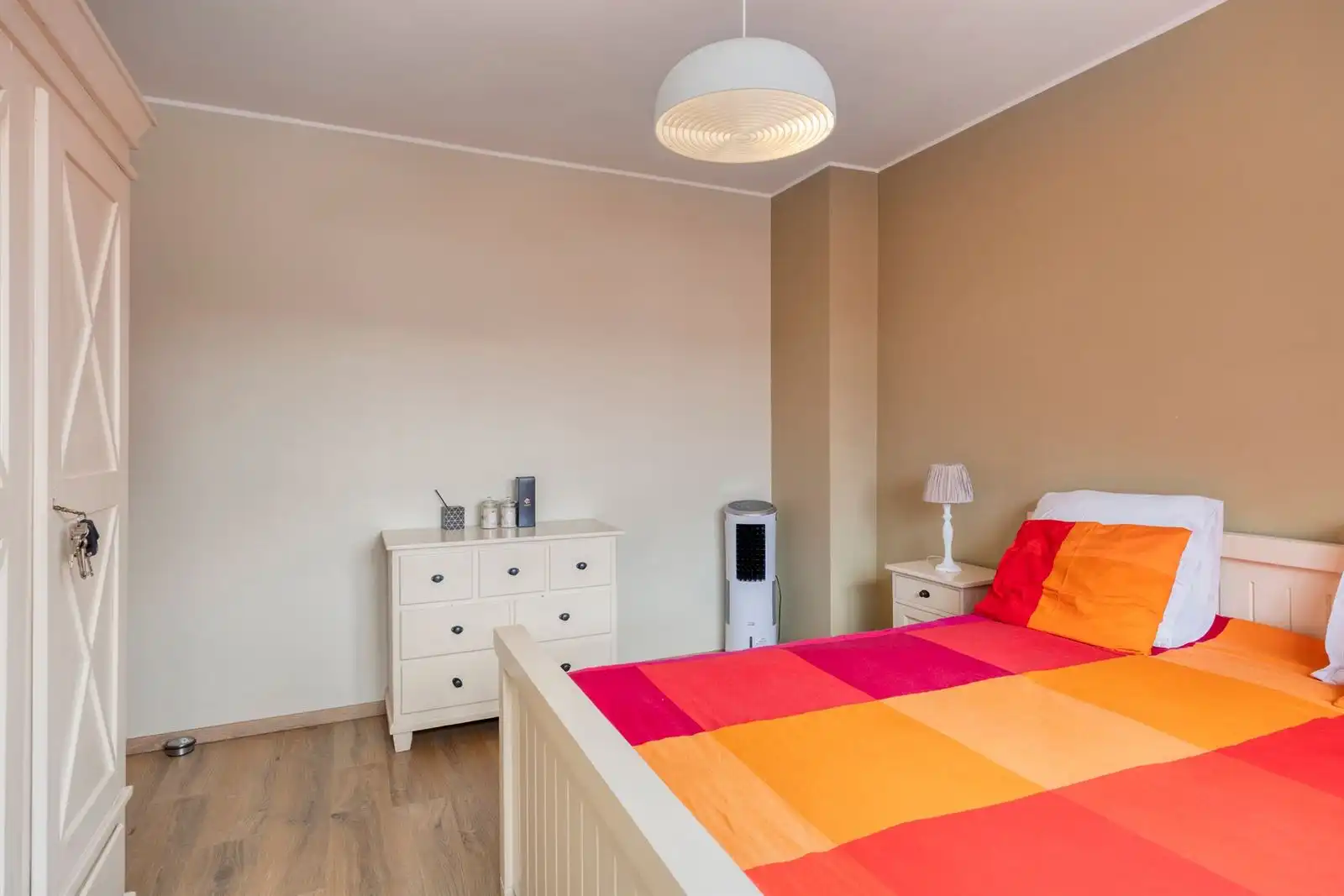 Volledig gerenoveerde 4-slpk woning met garagebox foto 12