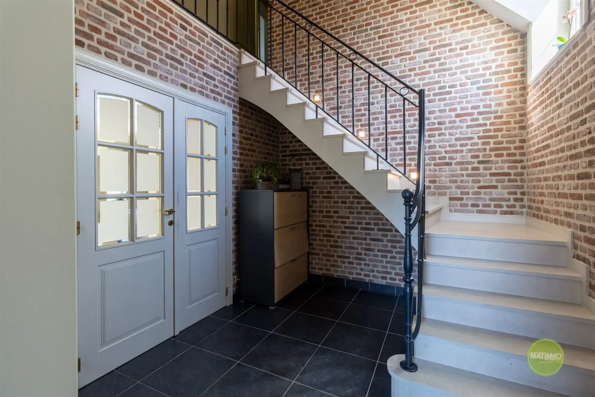 Instapklare gezinswoning met magazijn, zwembad en poolhouse  foto 15