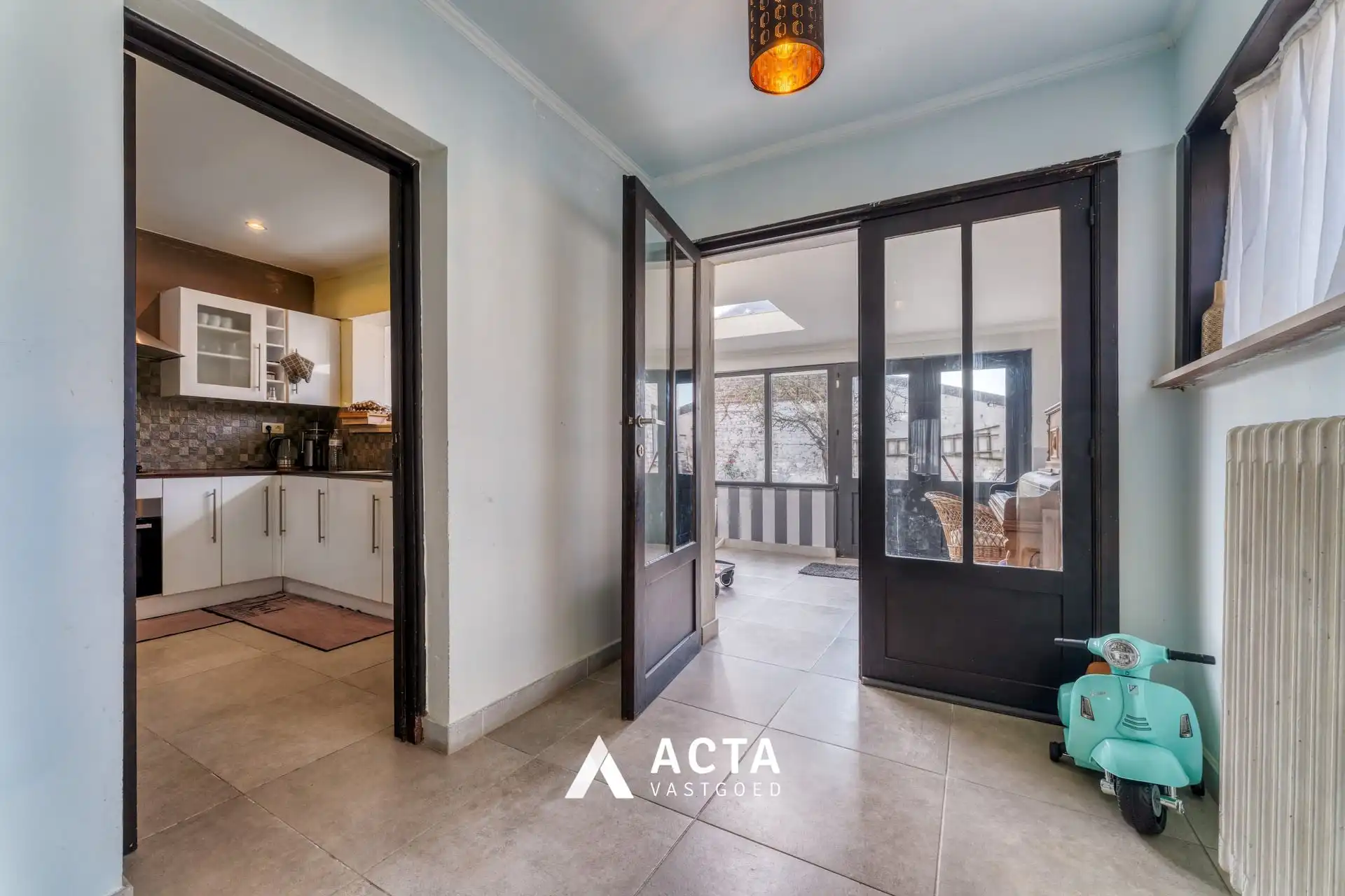 Halfopen bebouwing met vier slaapkamers in Mariakerke foto 4