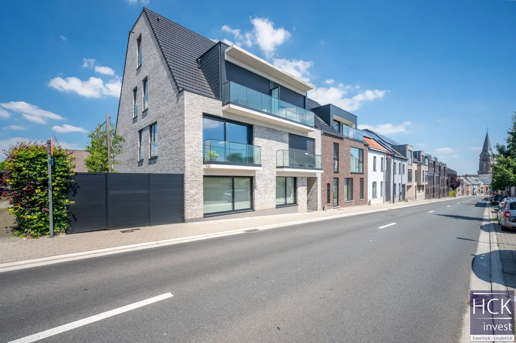 KRUISHOUTEM - Knap gelijklvoersapp. met 2 slpk en ruim terras! foto {{pictureIndex}}