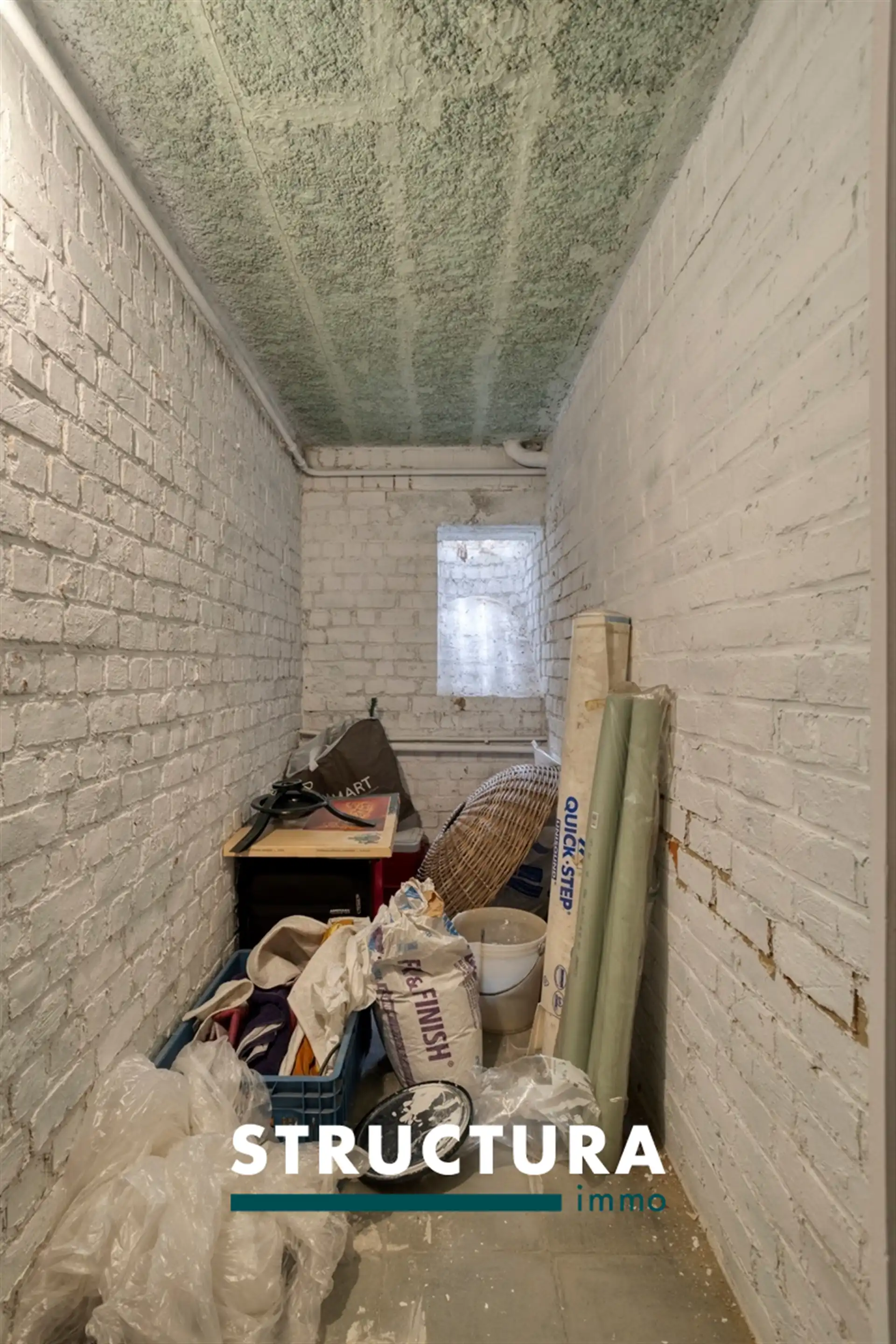 Villa met grote loods, omgeven door groen  foto 27