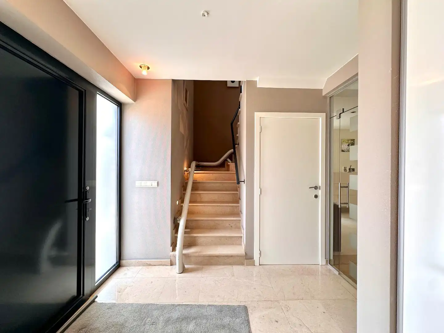 Zeer ruime, moderne gezinswoning op toplocatie in Tongeren foto 4