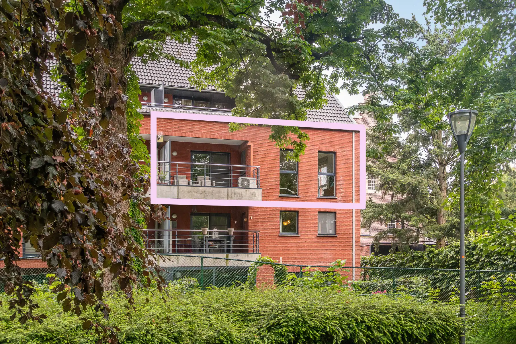 Investeringsappartement met 2 slaapkamers en dubbele garagebox foto 2