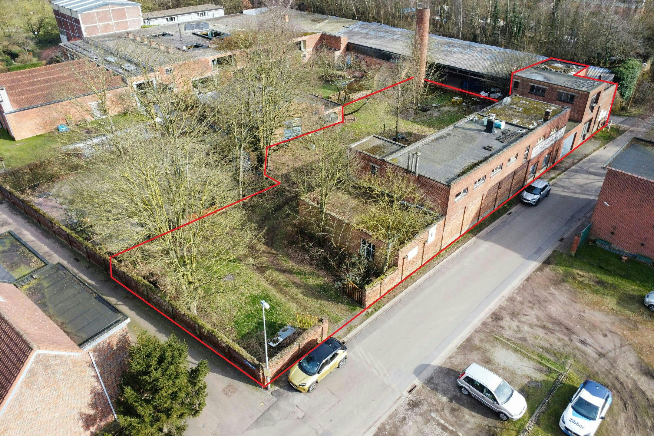Te renoveren Industrieel gebouw in Noeveren 257 te Boom foto {{pictureIndex}}