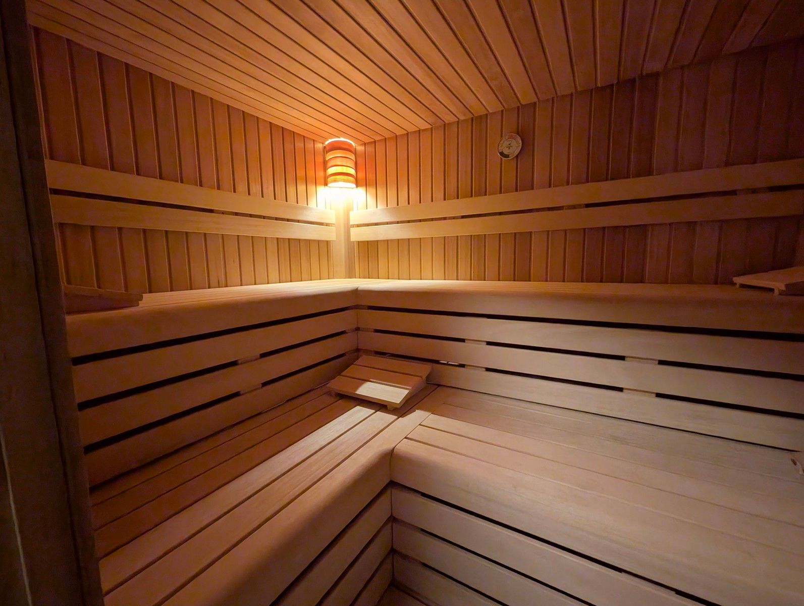 Te koop. Luxe gerenoveerde woning met wellness en garage – 4 slpks – vlakbij zee – instapklaar! foto 12