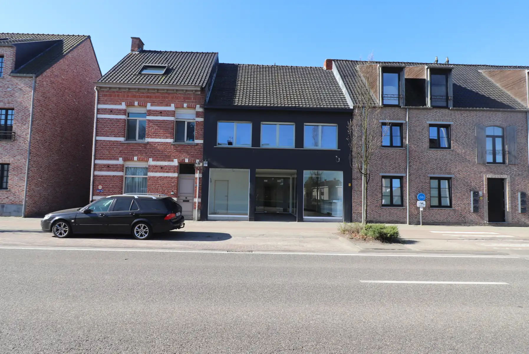 Handelspand van 188 m² nabij het centrum van Merksplas.  foto {{pictureIndex}}
