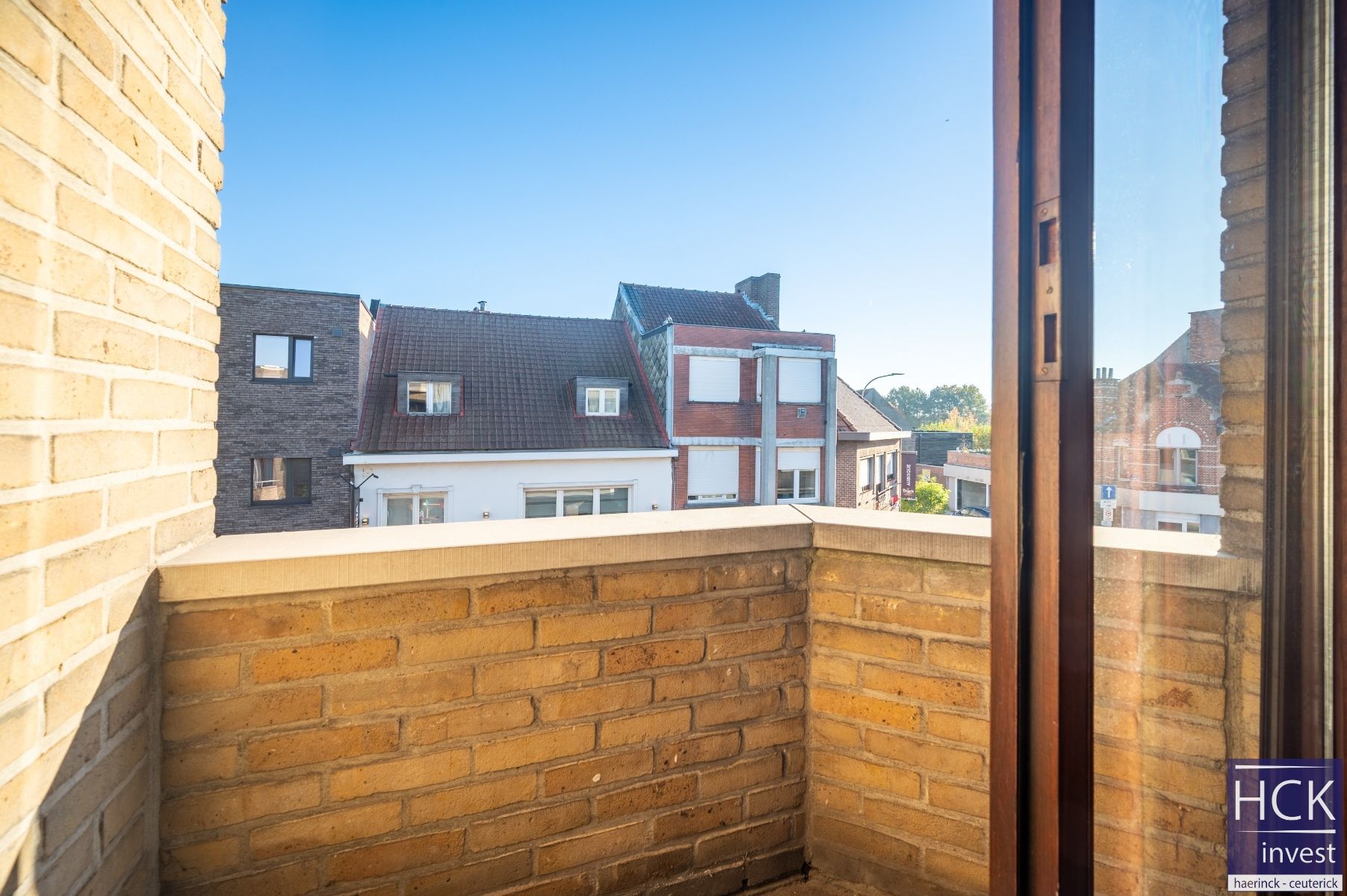 DEINZE - Luxueus afgewerkt APP. met 2 SLPK. én garagebox op toplocatie foto 9