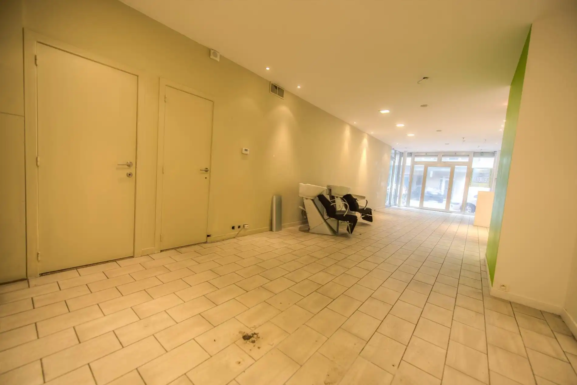 Handelspand gelegen in een zijstraat van de zeedijk ter hoogte van het Driehoekplein. foto 5