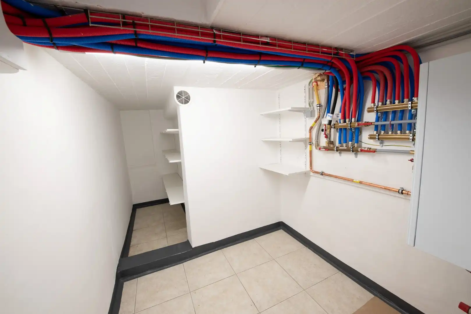 Charmante en gerenoveerde woning te Deinze! foto 6