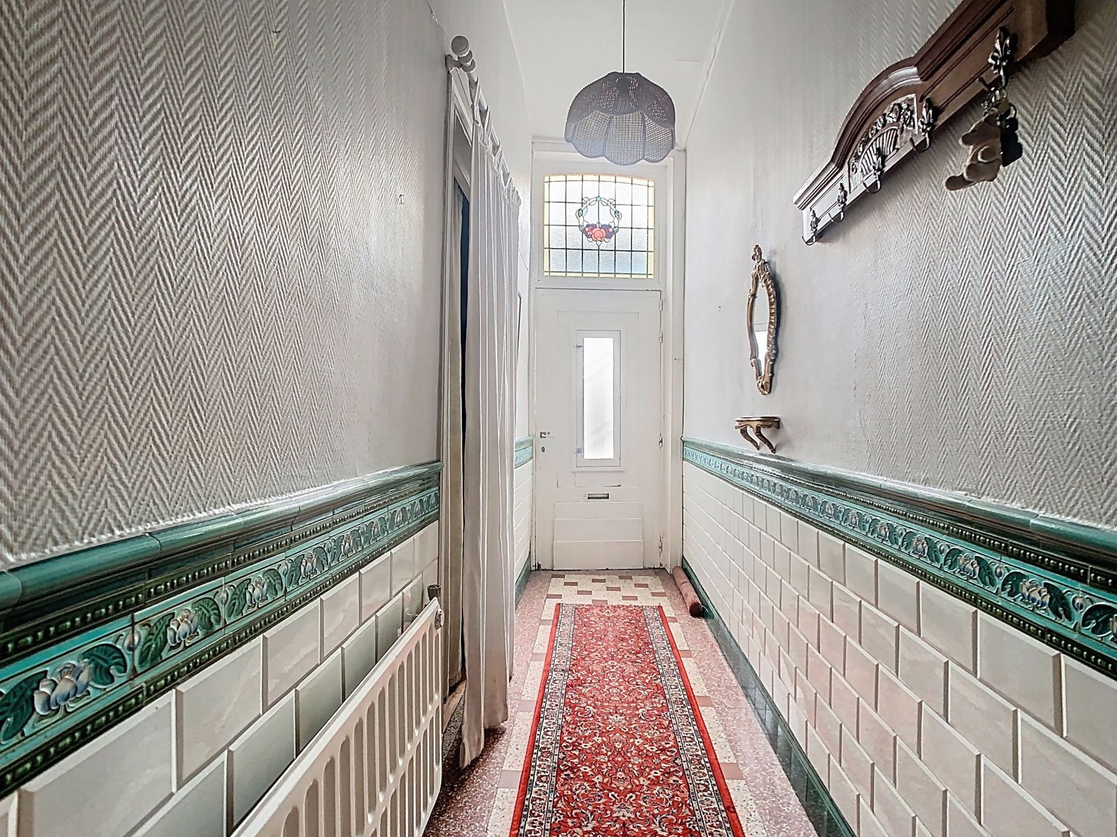 Centraal gelegen rijwoning met 2 SLPK én mooie stadstuin! foto 2