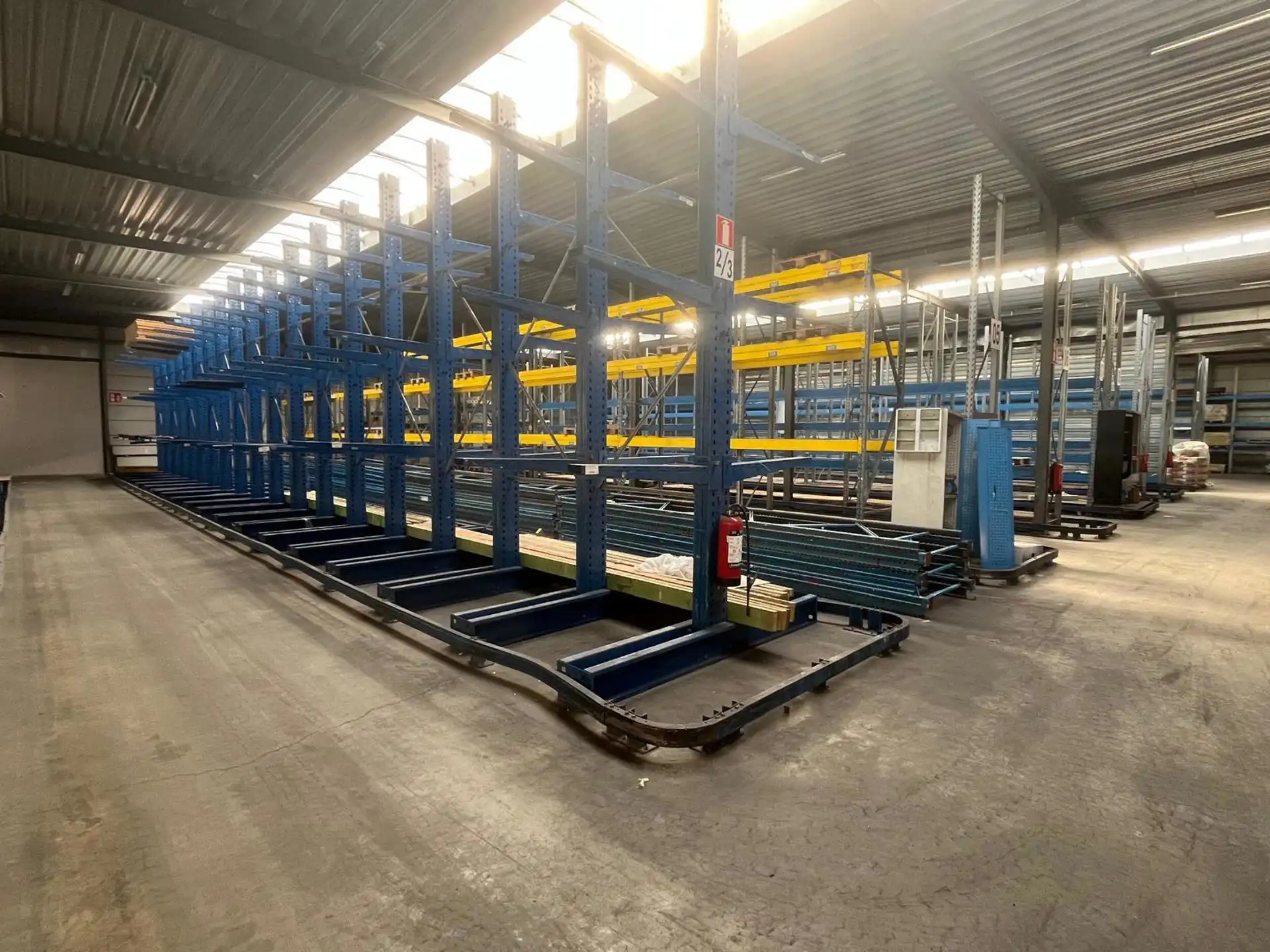 Magazijn ca.2.700m² met los- en laadzone te Merksem. foto 9