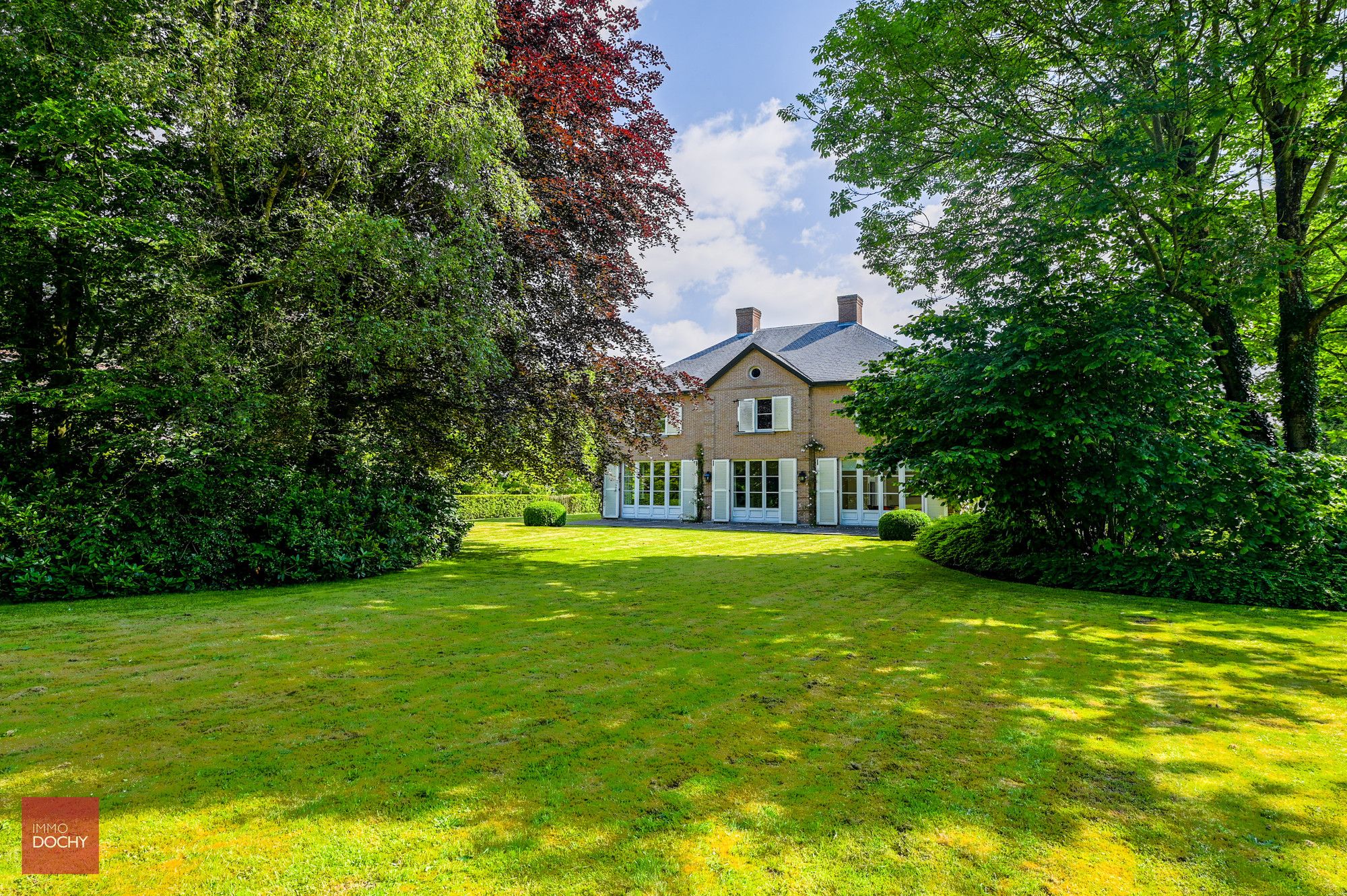 Hoofdfoto van de publicatie: Ruime villa op topligging (Wolvendreef)