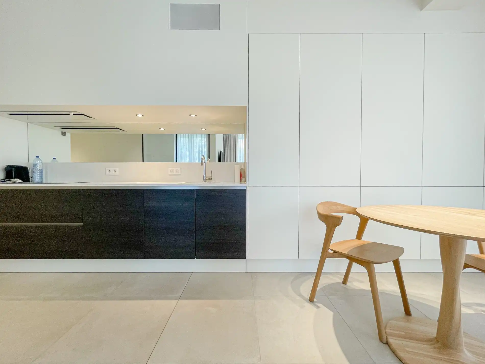 Subliem smaakvol ingericht hoek appartement gelegen in een recente residentie. foto 7