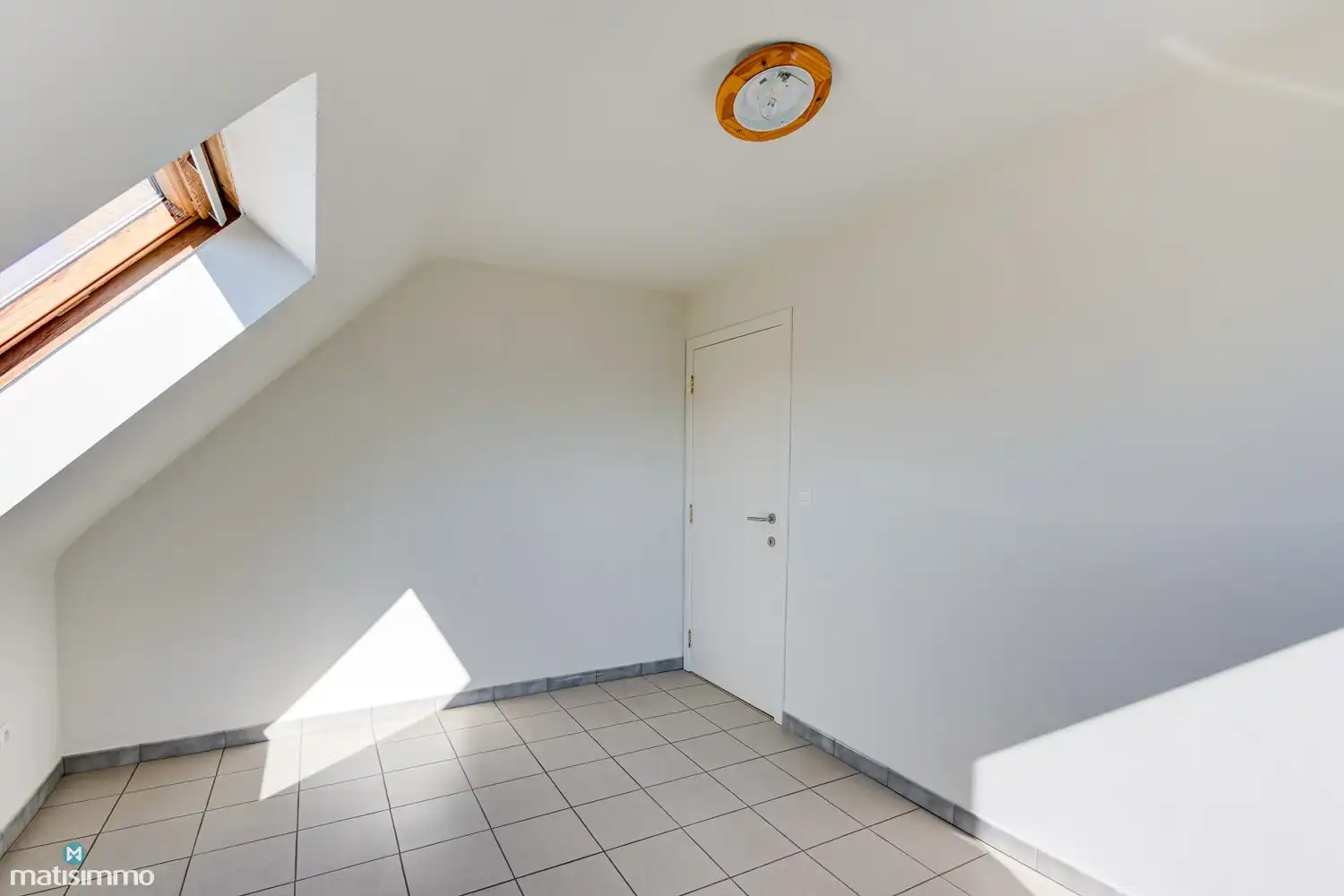 INSTAPKLAAR DUPLEX-APPARTEMENT MET 2 SLAAPKAMERS EN GARAGE NABIJ HET CENTRUM VAN BILZEN foto 14