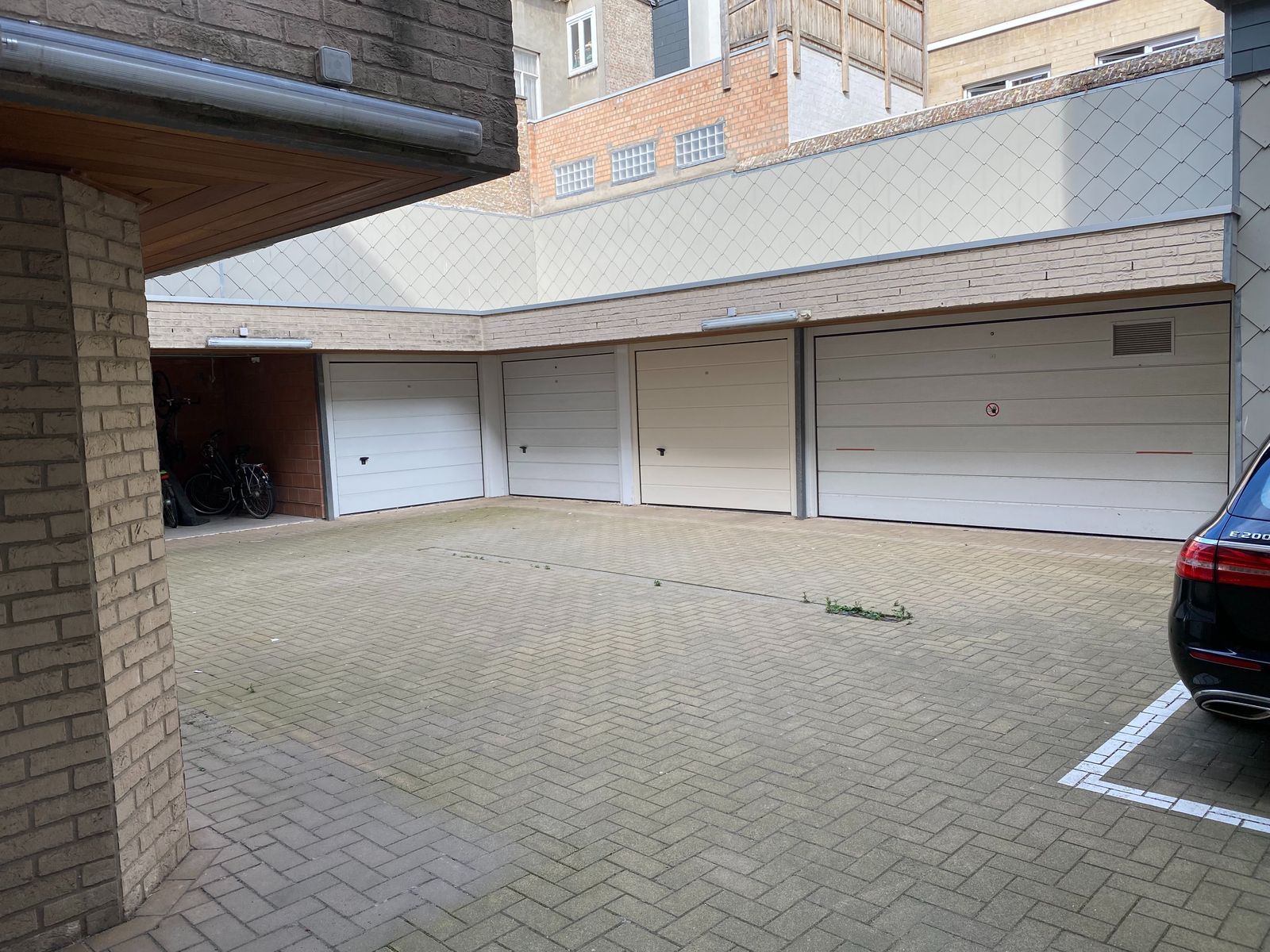 Vlot toegankelijke garagebox in het centrum van Oostende foto 3